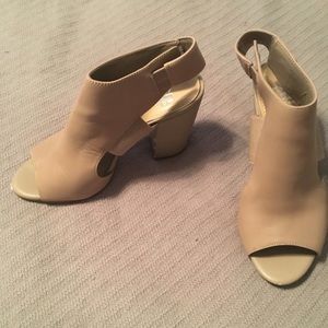 GB tan shooties in good used condition